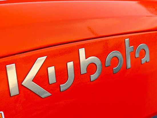 KUBOTA B1702 749h + Caricatore Frontale - 100% Ricondizionato, Arco di Protezione, Tetto, Sistema di Attacco a Tre Punti e Garanzia 